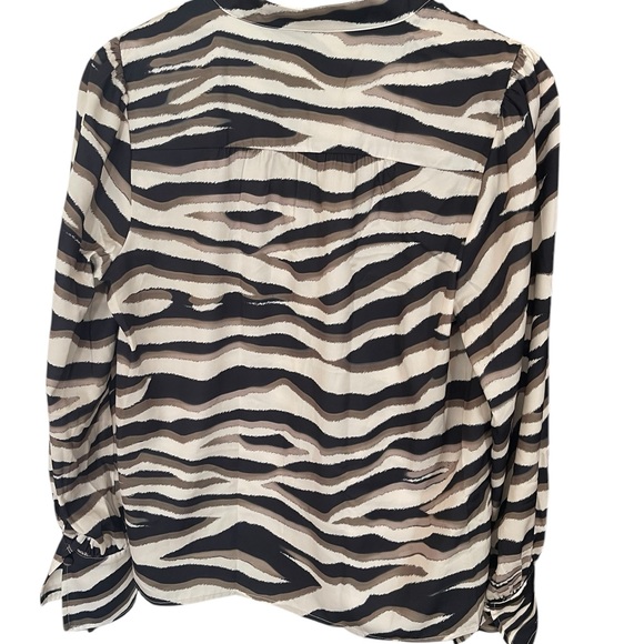 Banana Republic size Medium Women’s Zebra Print Blouse/V-Neck/cream & Black - Picture 2 of 9